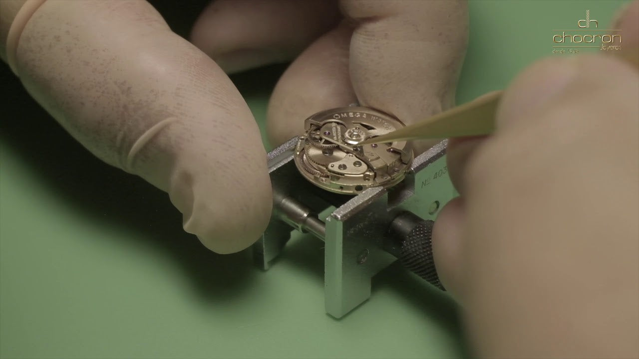 ¿Por qué se atrasa o adelanta mi reloj?