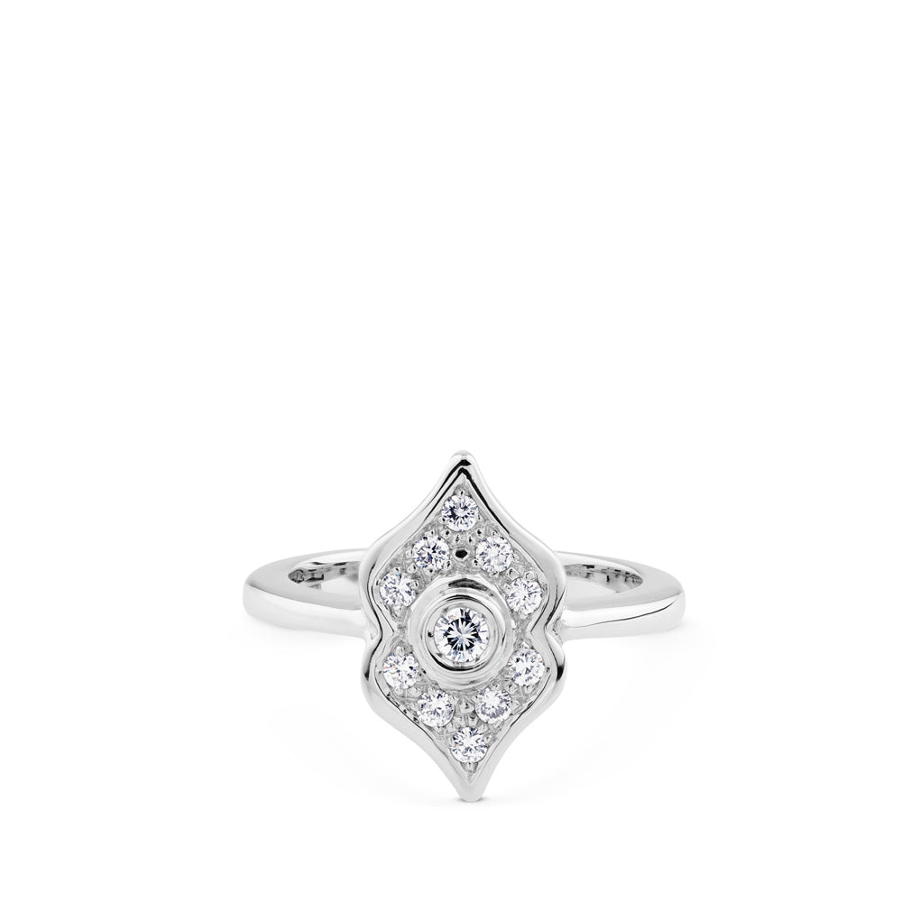 Sortija_Al-Ándalus_de_oro_blanco_con_diamantes_talla_brillante_vista_frontal