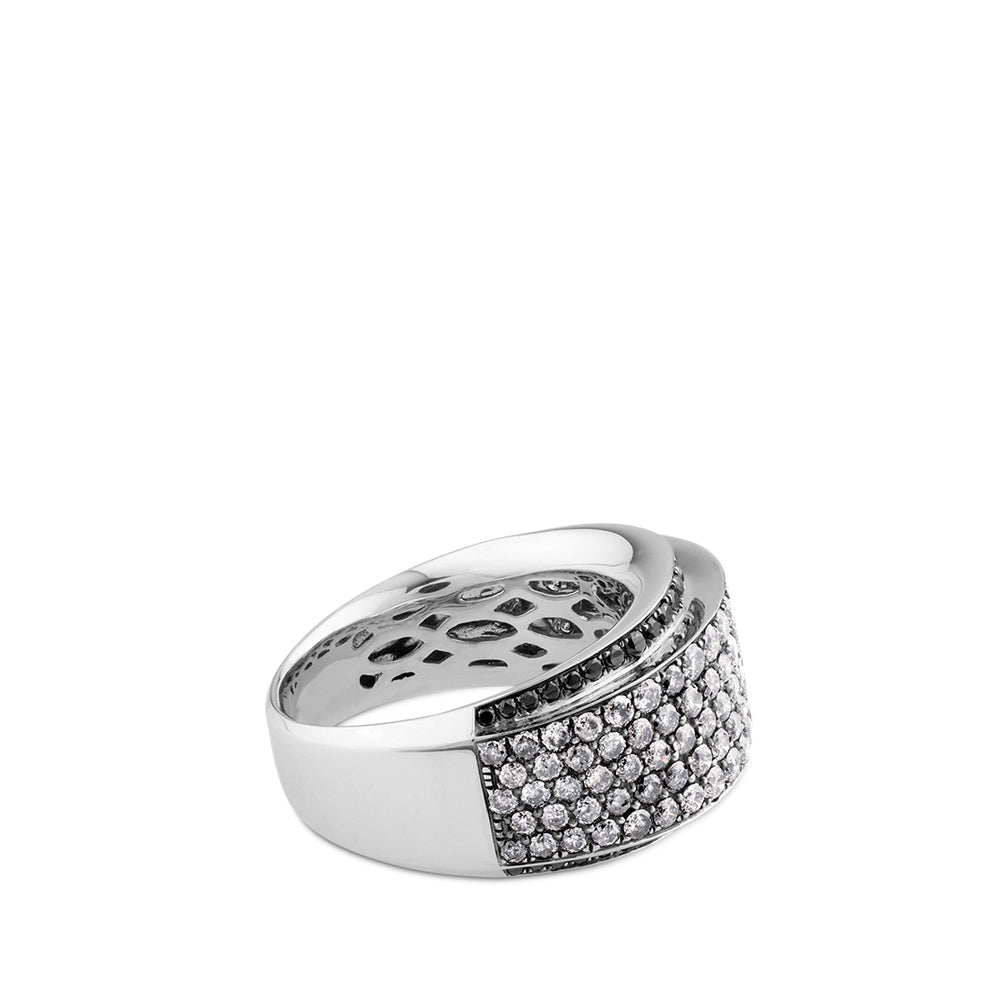 Sortija de oro blanco ancha con diamantes ice y negros