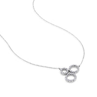 Colgante de oro blanco con tres círculos de pavé de diamantes