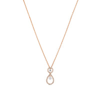 Colgante de oro rosa con círculo y lágrima de pavé de diamantes y dos diamantes al aire