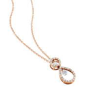 Colgante de oro rosa con círculo y lágrima de pavé de diamantes y dos diamantes al aire