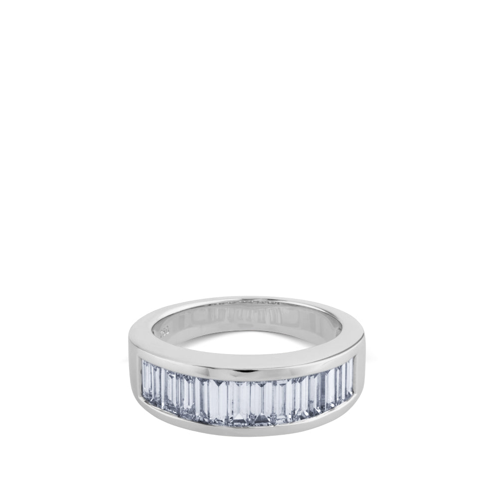 Media alianza de oro blanco  y diamantes en carril talla baguette de 1,54 quilates