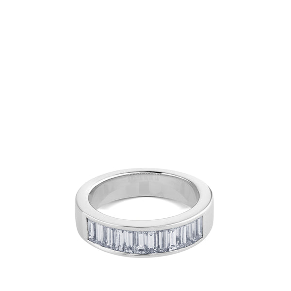 Media alianza de oro blanco  y diamantes talla baguette de 0,56 quilates