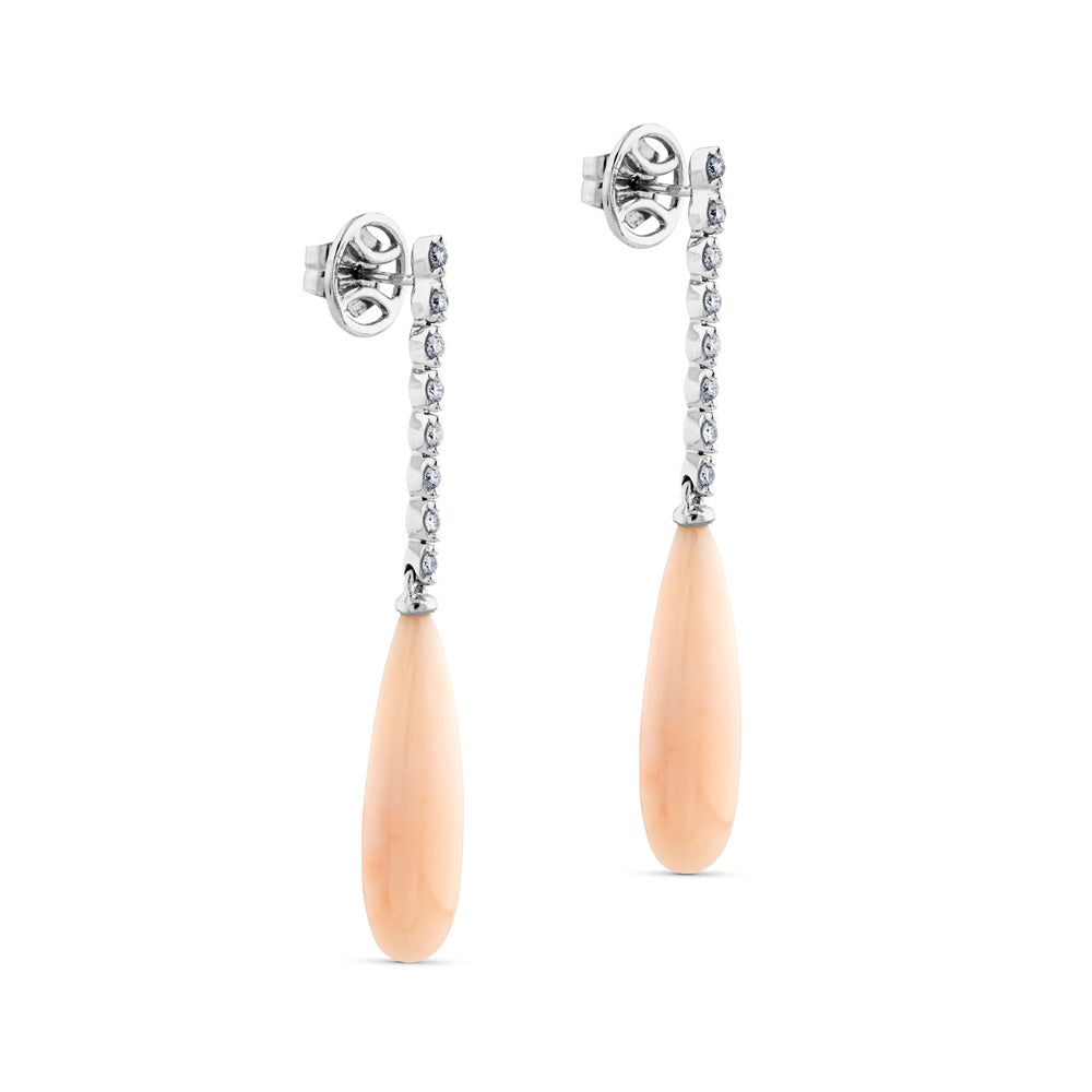 Pendientes largos de oro blanco y coral en perilla