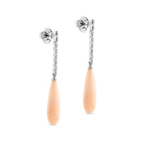 Pendientes largos de oro blanco y coral en perilla