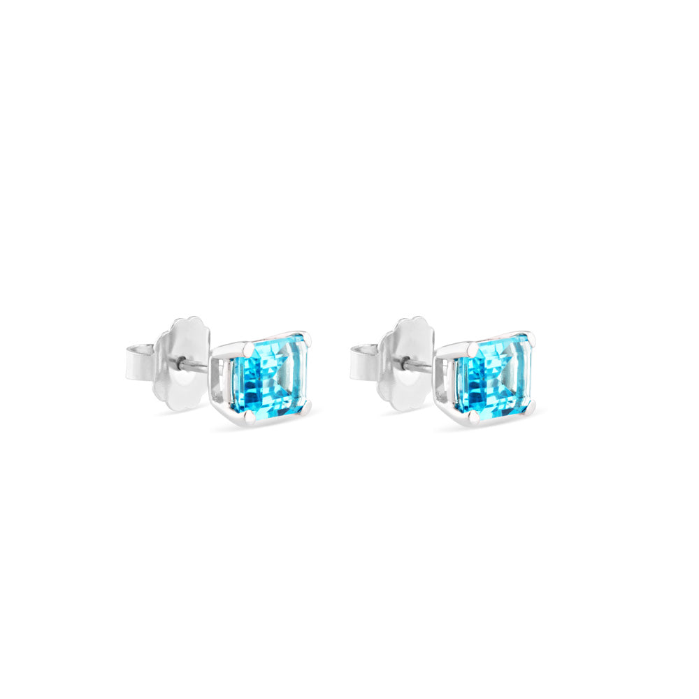 Pendientes de oro blanco con topacio azul en 4 garras talla esmeralda