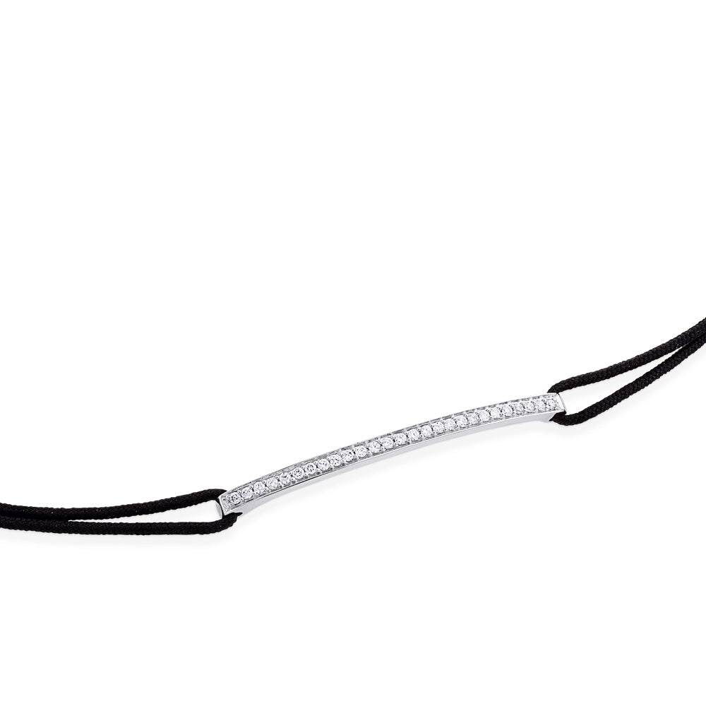 Pulsera de oro blanco y cordón negro con hilera de diamantes