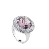 Sortija de oro blanco con cuarzo rosa pálido y orla de pavé de diamantes