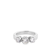 Tresillo de oro blanco con diamantes engastados en chatón