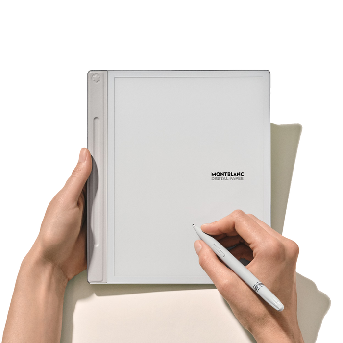 Montblanc_Digital_Paper_color_plata_ejemplo_modelo_manos_a606c3c6