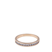 Media alianza de oro rosa con diamantes en garra