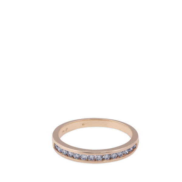 Media alianza de oro rosa con diamantes en garra