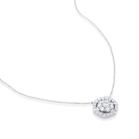 Colgante de oro blanco con círculo de pavé de diamantes de 0,65 quilates