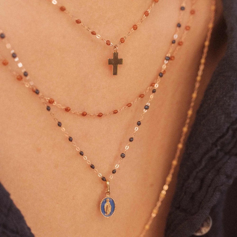 gigiclozeau_charm_virgen_oro_rosa_lapis_vista_modelo_J6232CHARM