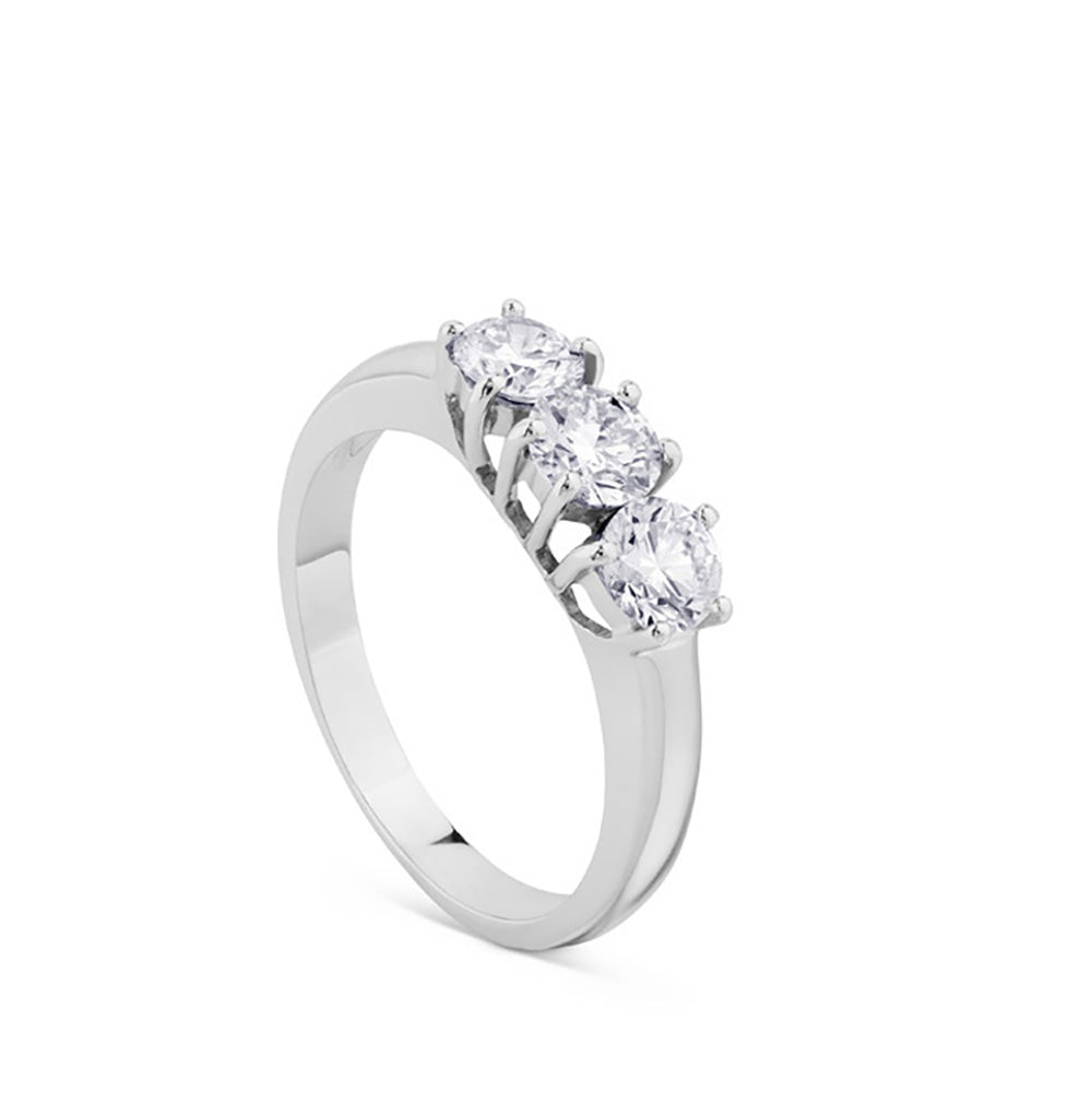 Tresillo de oro blanco con diamantes engastados en 4 garras
