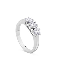 Tresillo de oro blanco con diamantes engastados en 4 garras