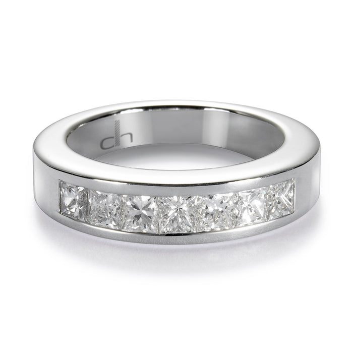 Sortija-media-alianza-oro-blanco-carril-princesas- Ref J4929SB_Chocrón Joyeros