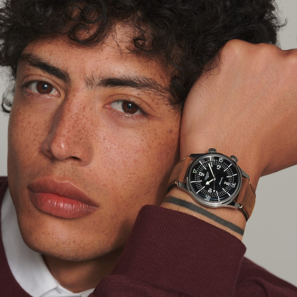 longines-legend-diver-esfera-negra-correa-cuero-39mm-vista-modelo-l37644500