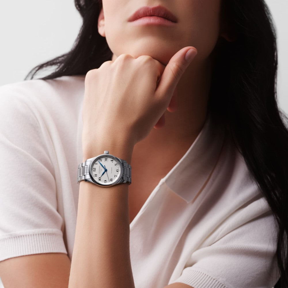 longines-master-collection-esfera-plateada-34mm-vista-modelo-l23574786