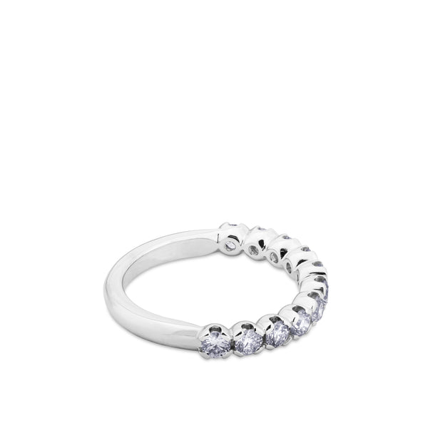 Media alianza de oro blanco con diamantes en garra