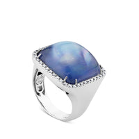 Sortija cuadrada de oro blanco con doblete de cuarzo verde y nacar y pavé de diamantes