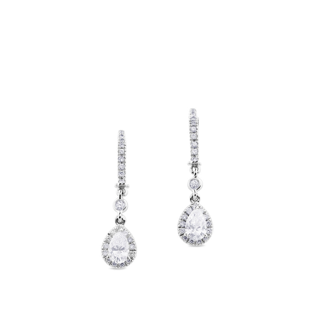 Pendientes de oro blanco con diamante en lágrima y pavé de diamantes