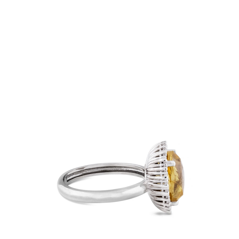 Sortija "Caramelo" de oro blanco con cuarzo citrino talla pera y brillantes