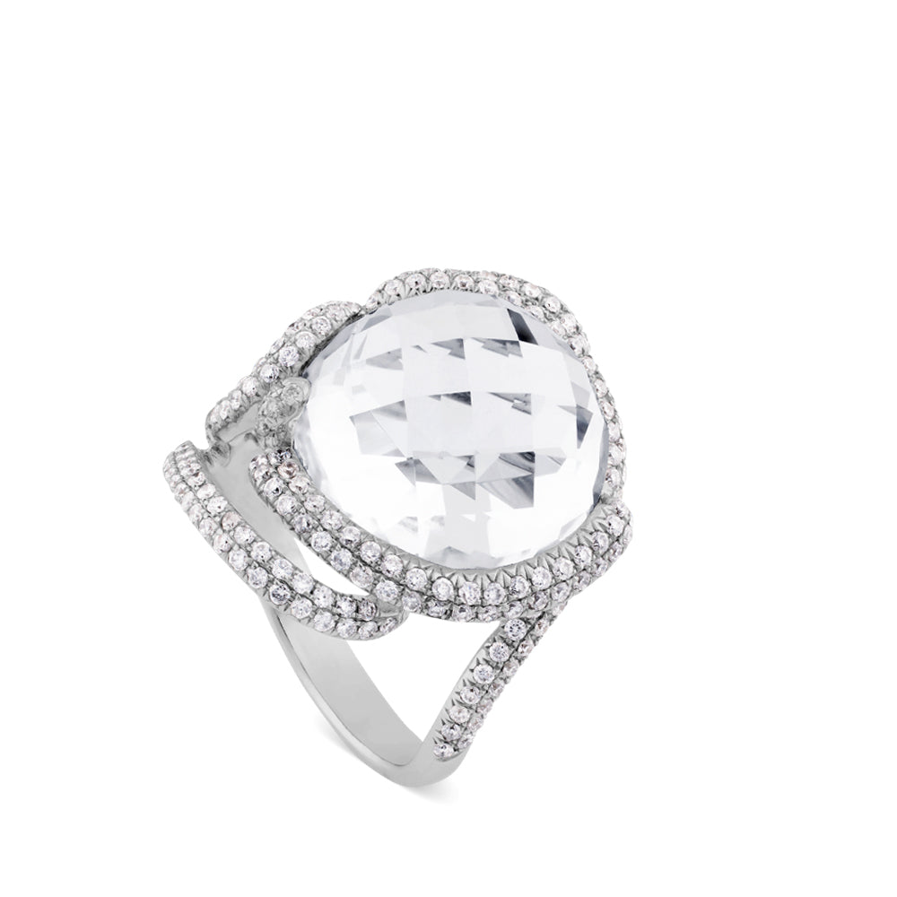 Sortija de oro blanco con cuarzo blanco y pavé de diamantes