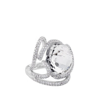 Sortija de oro blanco con cuarzo blanco y pavé de diamantes