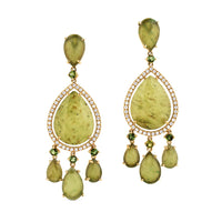 Pendientes largos de oro rosa con jade y orla de diamantes