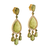 Pendientes largos de oro rosa con jade y orla de diamantes