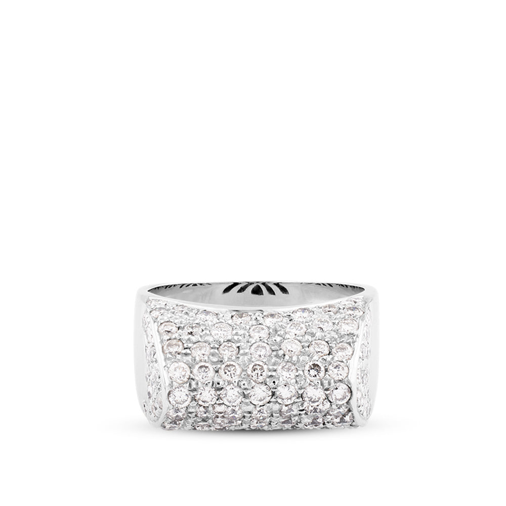 Sortija de oro blanco con pavé de  diamantes forma alta rectangular