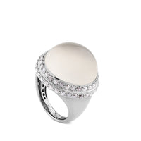 Sortija de oro blanco y rodio negro con diamantes y cuarzo blanco