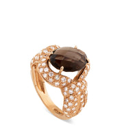 Sortija de oro rosa con cuarzo fumé oval y pavé de diamantes
