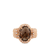 Sortija de oro rosa con cuarzo fumé oval y pavé de diamantes
