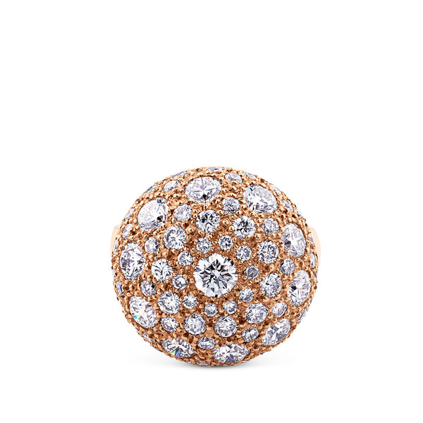 Sortija de oro rosa con semicírculo grande de diamantes