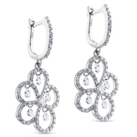 Pendientes largos de oro blanco con flor de lágrimas de pavé de diamantes y diamantes al aire