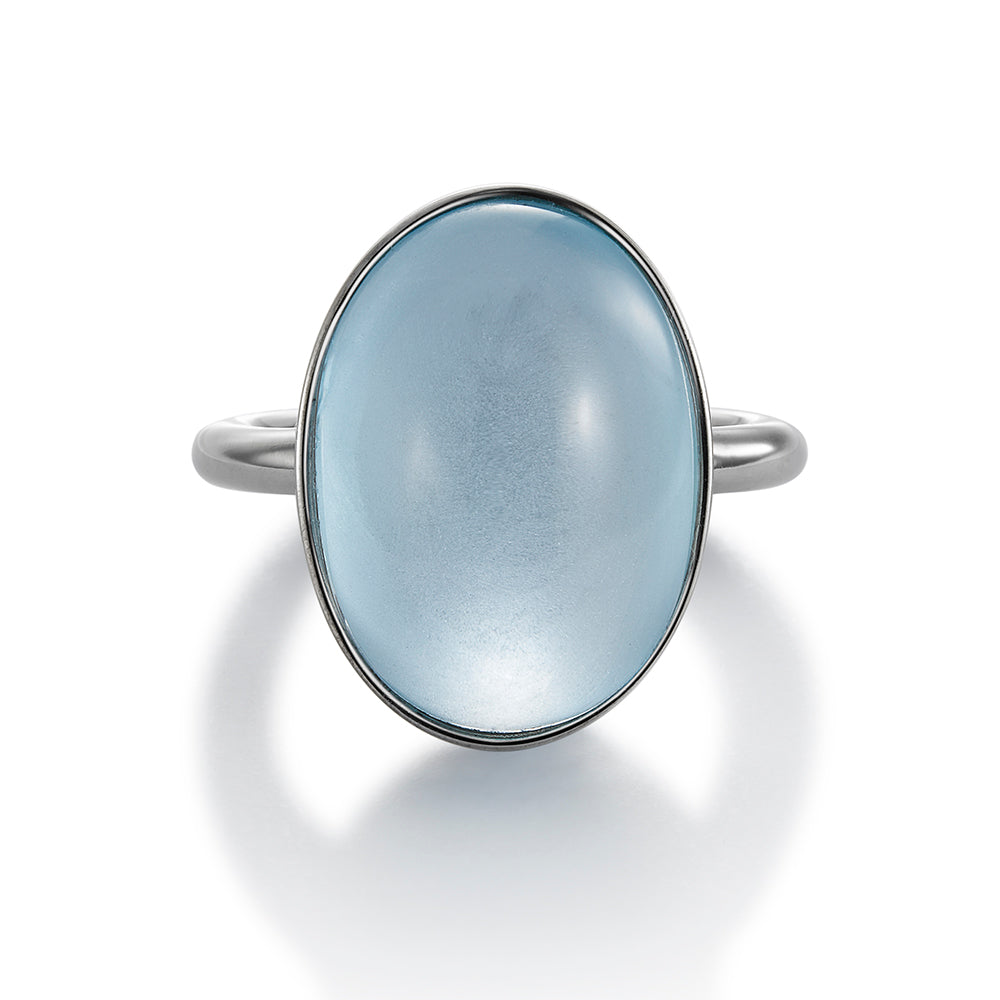 Sortija de oro blanco con topacio oval