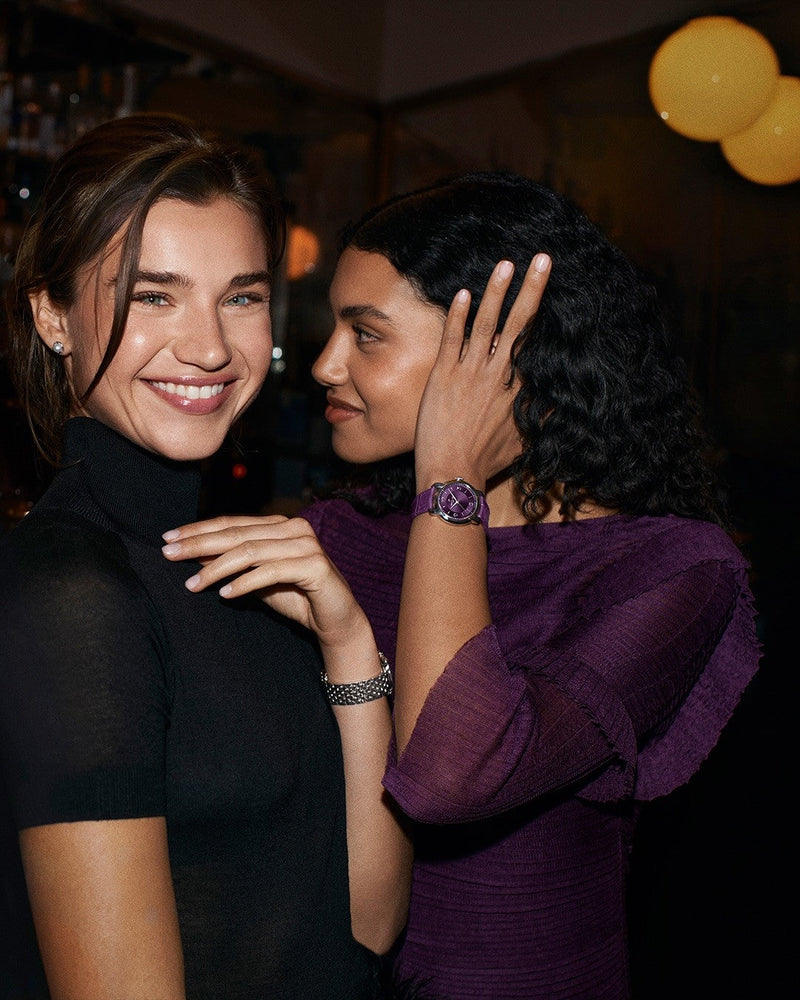 Lady Premiere, el reloj de Breitling diseñado para cautivar con su forma y color