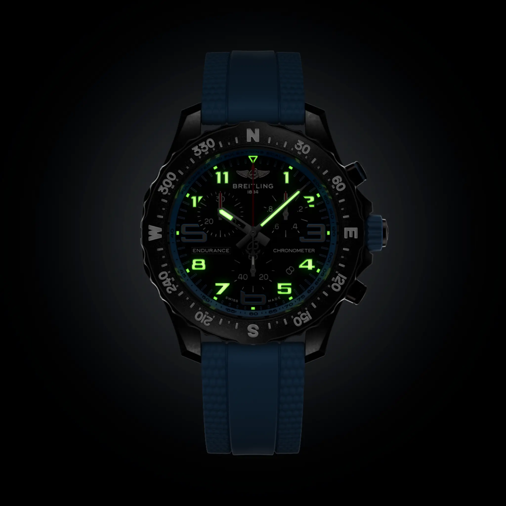 Breitling_Professional_Endurance_Pro_38_vista_nocturna_indices_con_luminova