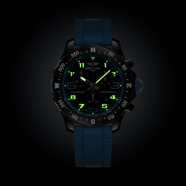 Breitling_Professional_Endurance_Pro_38_vista_nocturna_indices_con_luminova