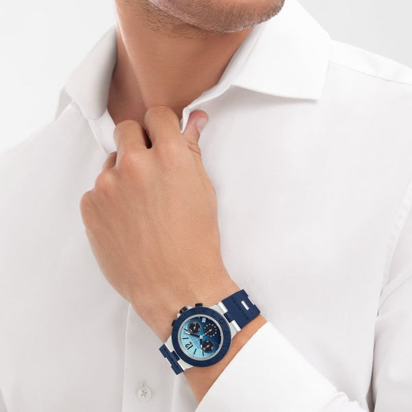 Bvlgari_Aluminium_Reloj_Capri_Edition_Crono_esfera_azul_vista_modelo_40mm_103844