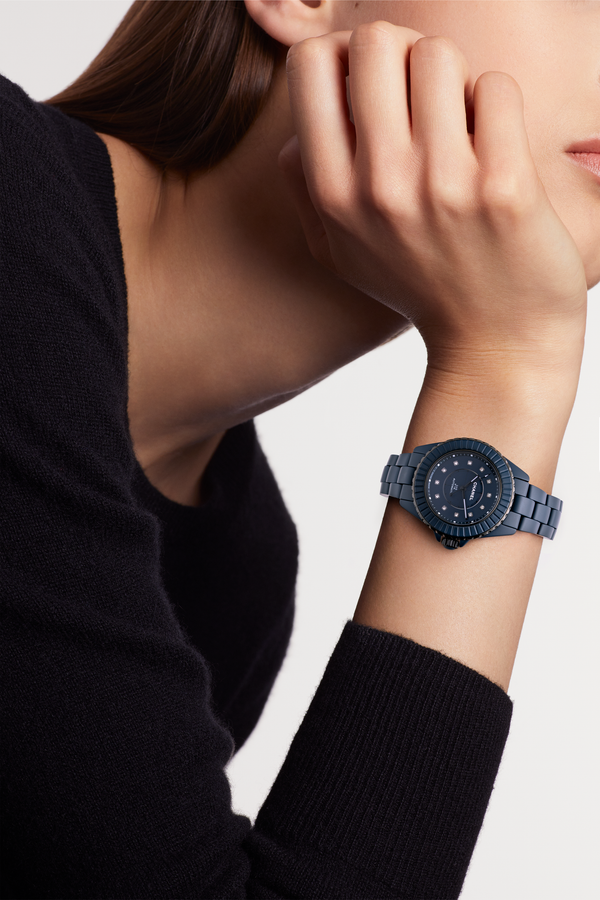 Chanel J12 BLEU Calibre 12.2 esfera azul índices con diamantes 33mm
