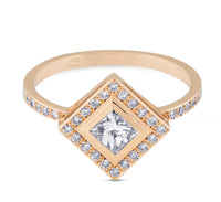 Sortija_oro_rosa_diamantes_princesa_rombo_vista_frontal_Ref_J4810SB