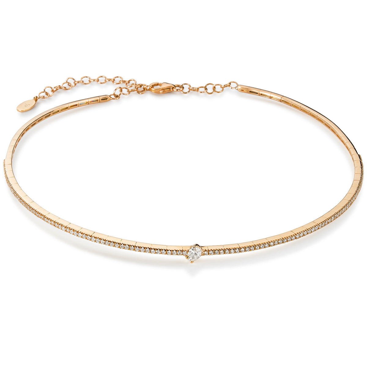 Collar de oro rosa con diamante talla brillante central talla pera embutida