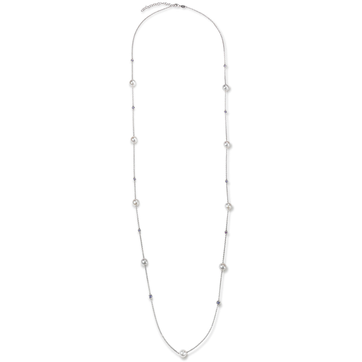 Collar_largo_de_oro_blanco_con_perlas_y_zafiros_rosas