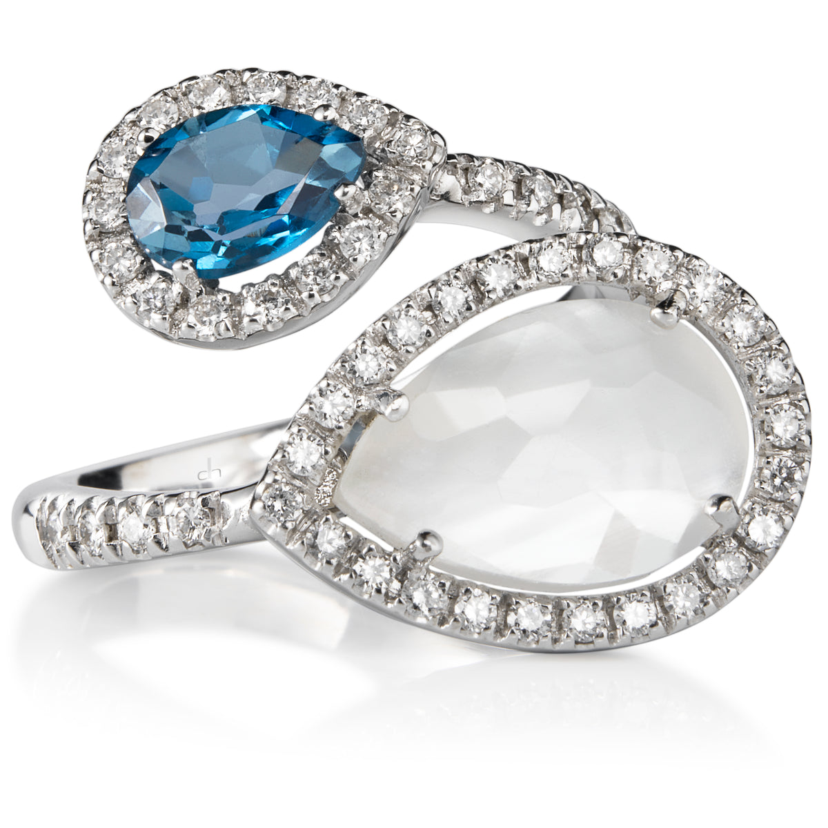 Sortija_Tu_y_Yo_de_oro_blanco_con_brillantes_Nacar_y_Topacio_Azul