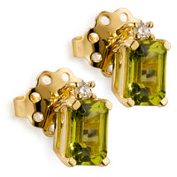 Pendientes_de_oro_con_brillante_y_peridoto_talla_esmeralda_vista_de_perfil