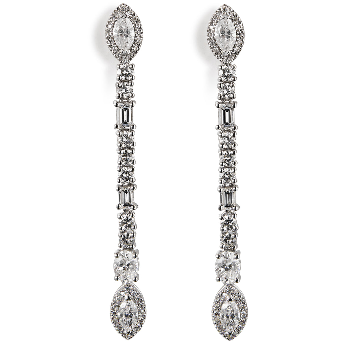 Pendientes largos de oro blanco con diamantes talla brillantes,talla baguette y talla marquise